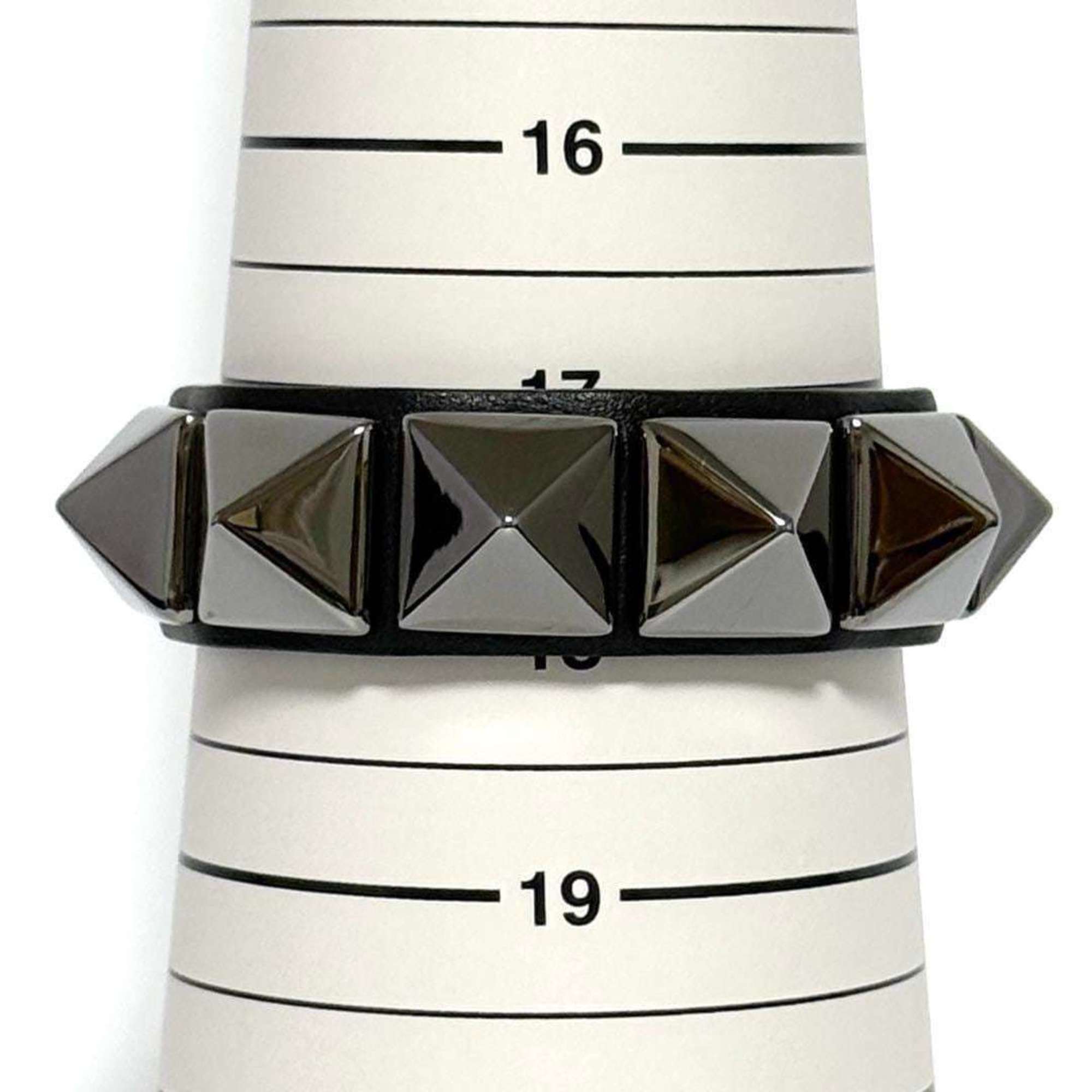 Rockstud Bracelet Leather and Metal Black