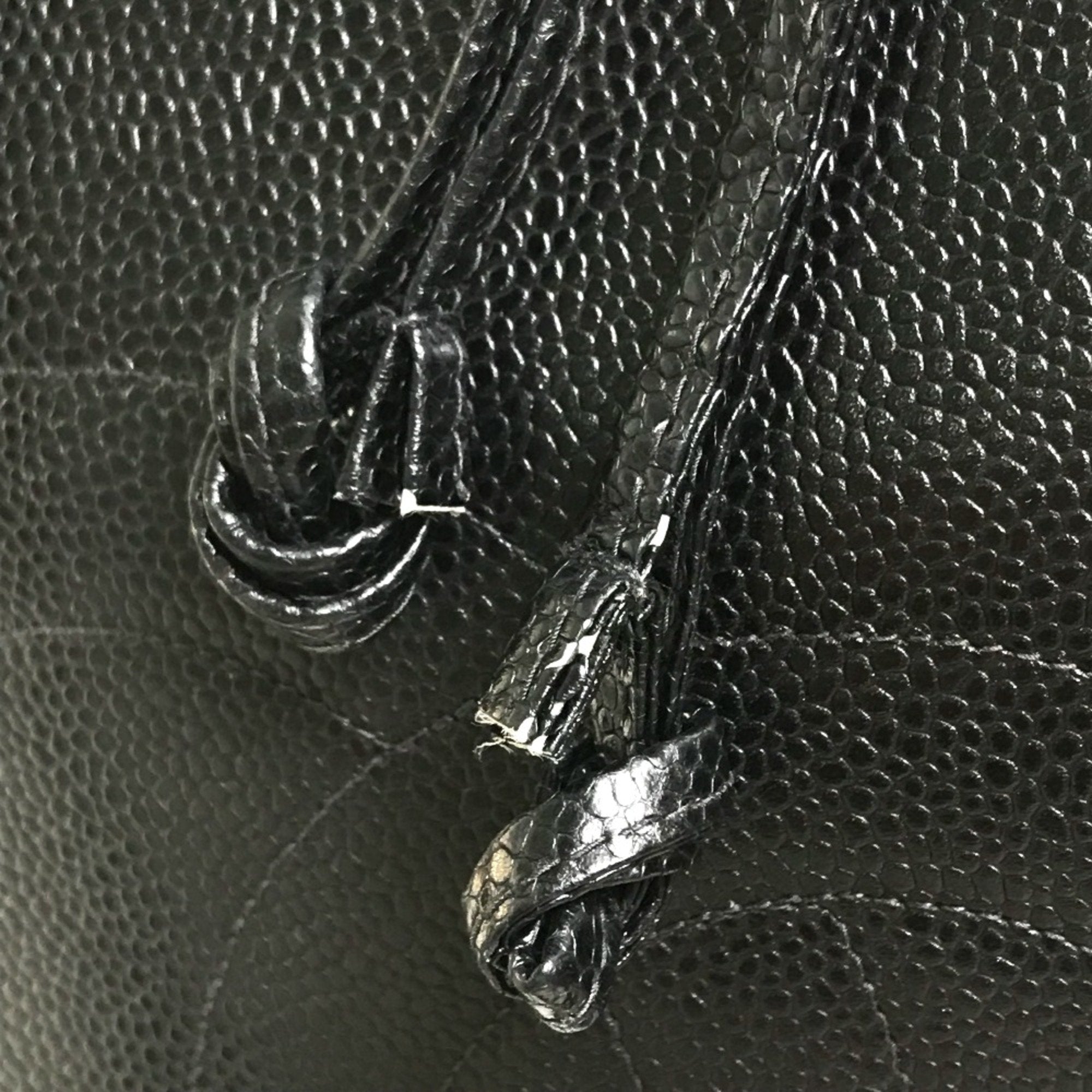 Vintage Timeless Zip Tote Caviar Medium