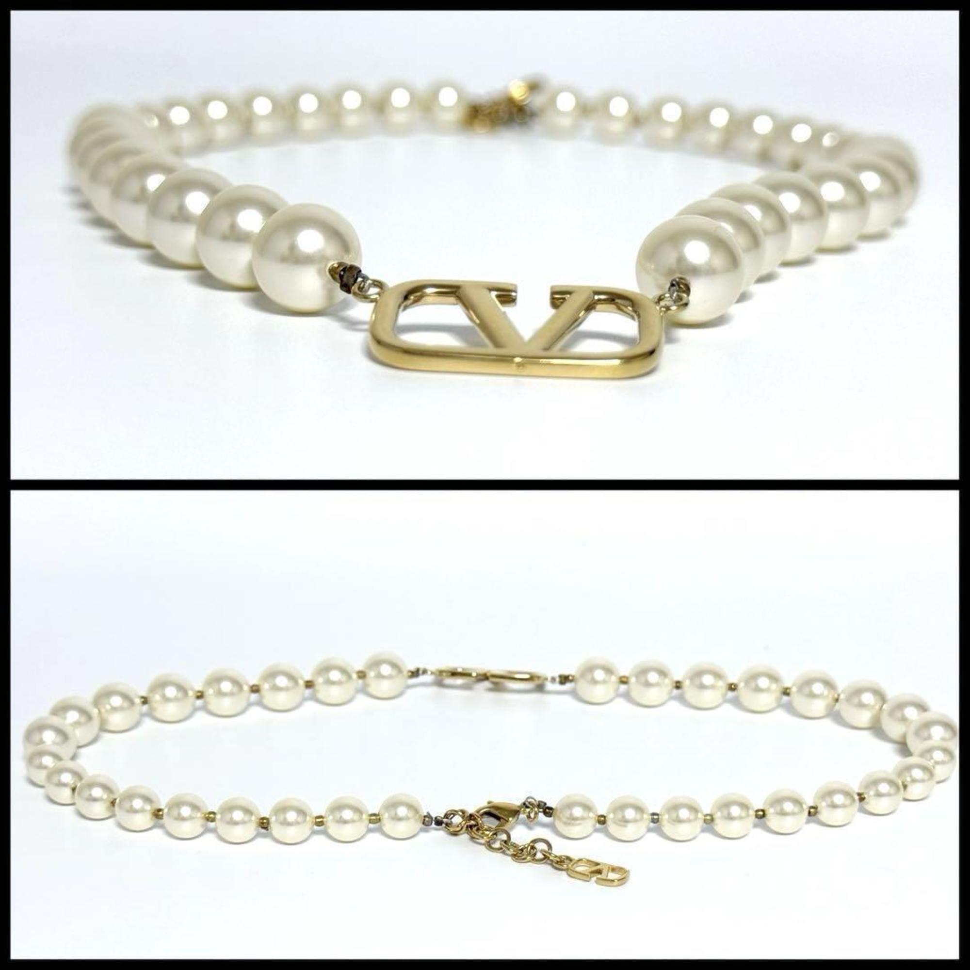 V Pendant Necklace Artificial Pearl and Metal