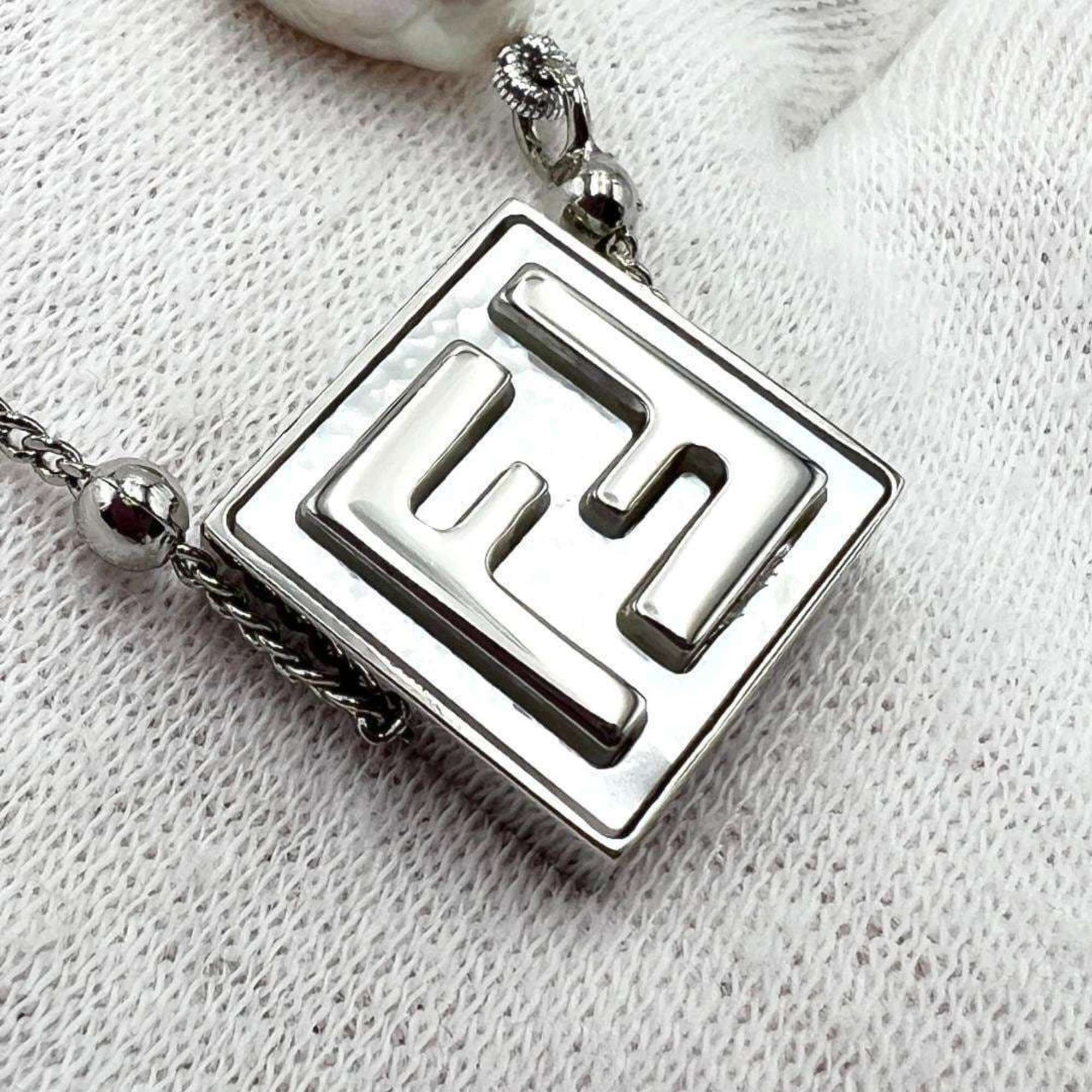 Pendant Necklace Artificial Pearl and Metal
