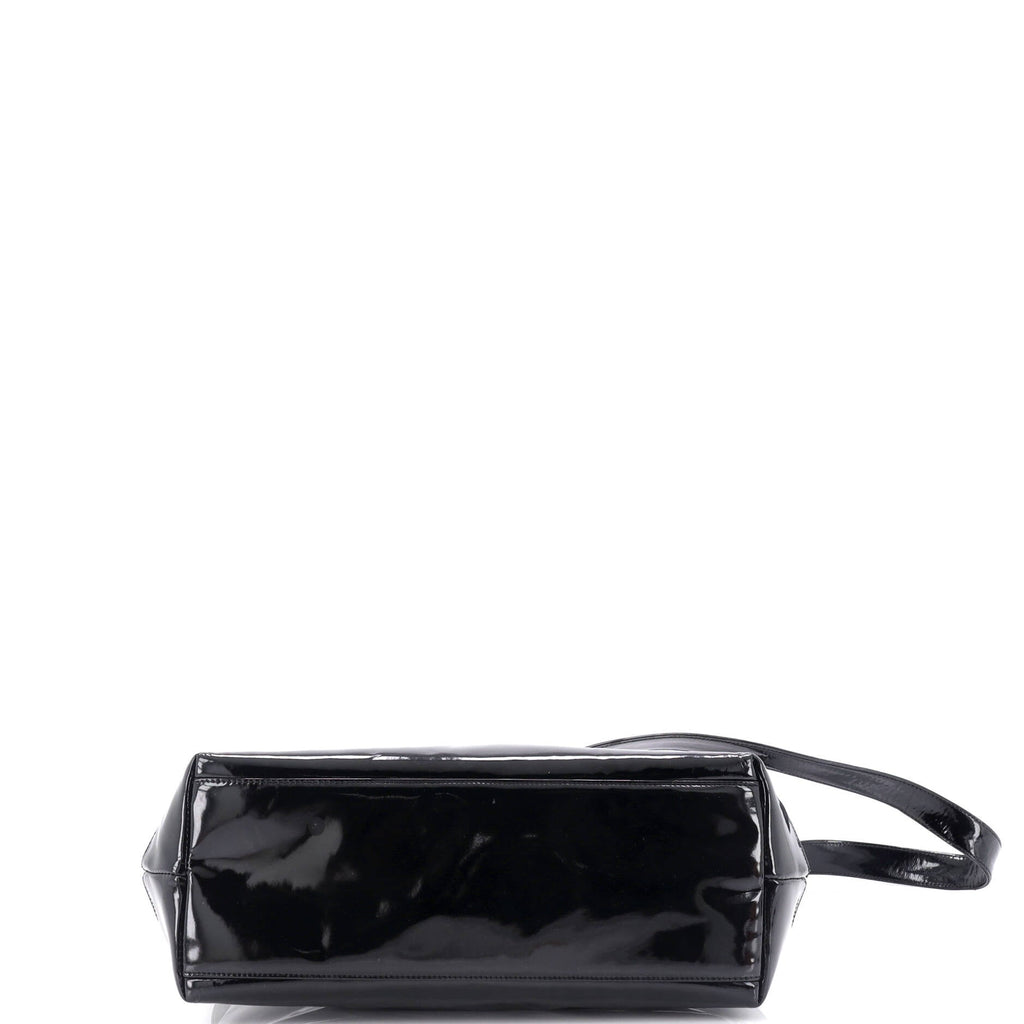 Vintage Timeless Chain Shoulder Bag Patent Medium
