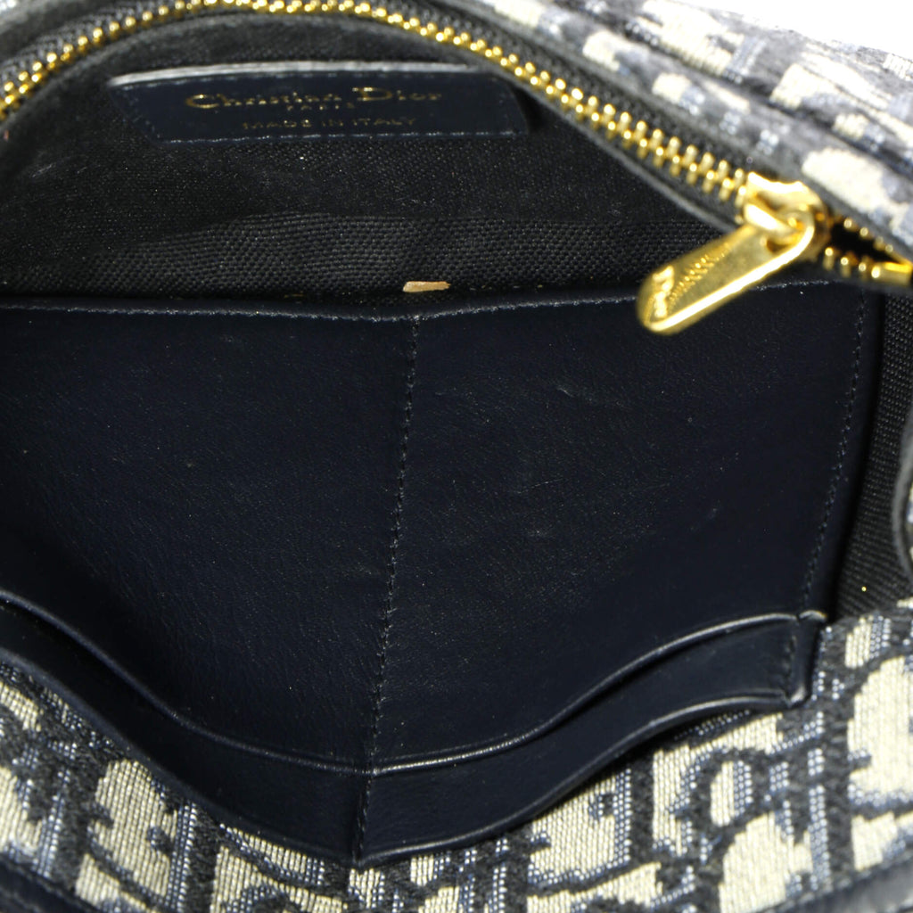 30 Montaigne 2-in-1 Pouch Oblique Canvas