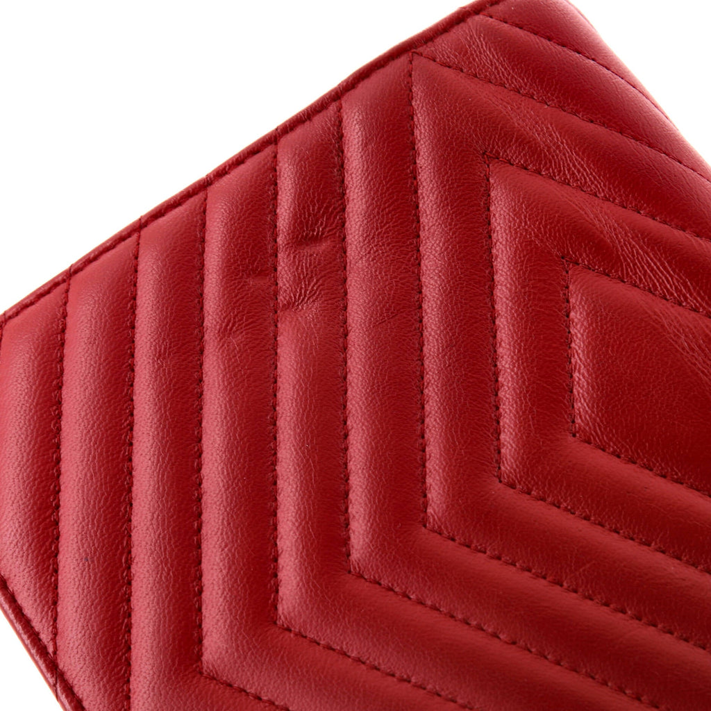 Square Wallet on Chain Chevron Calfskin