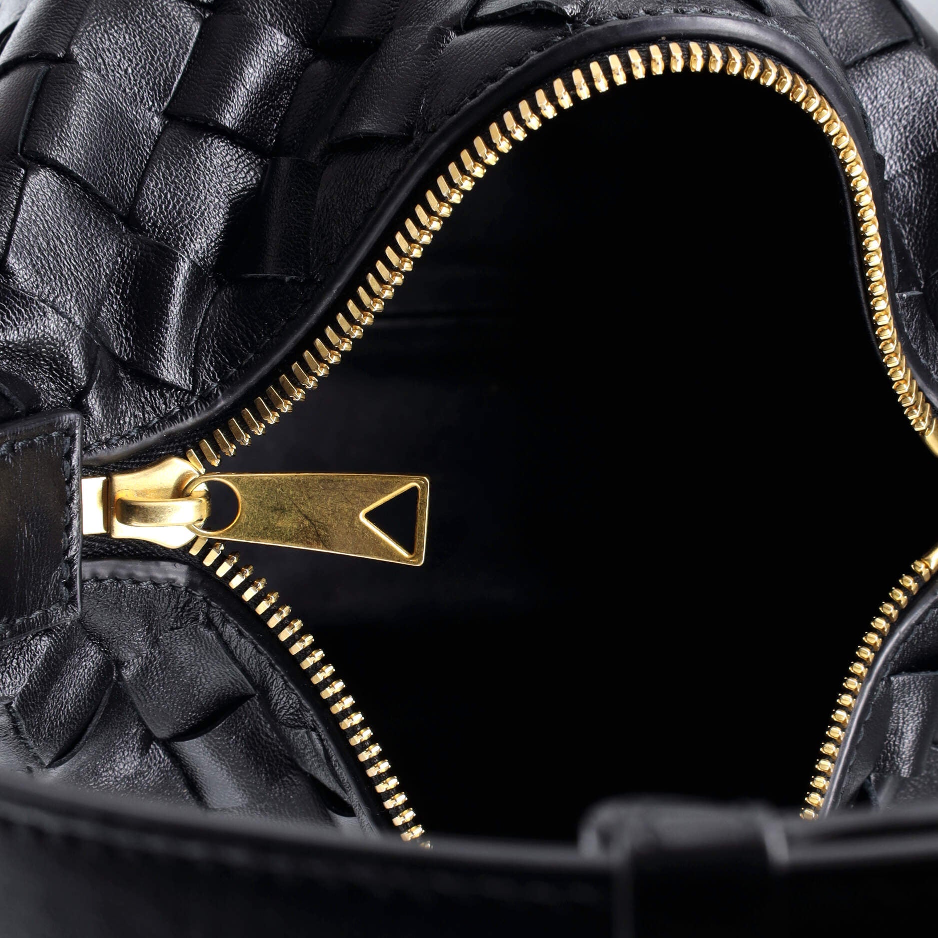 Wallace Shoulder Bag Intrecciato Nappa Candy