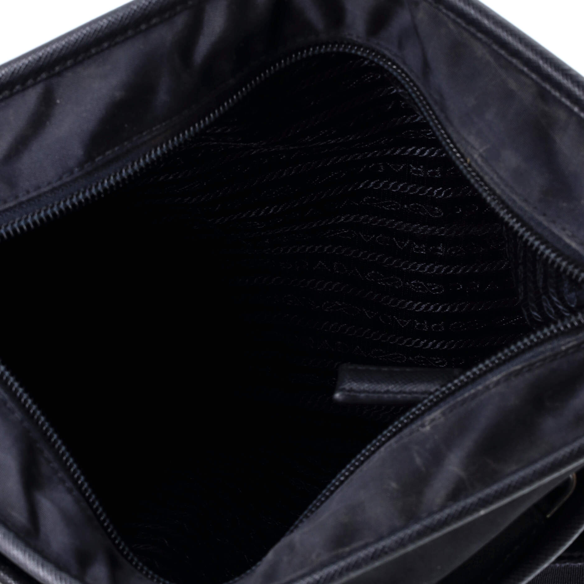 Front Pocket Messenger Bag Tessuto Medium