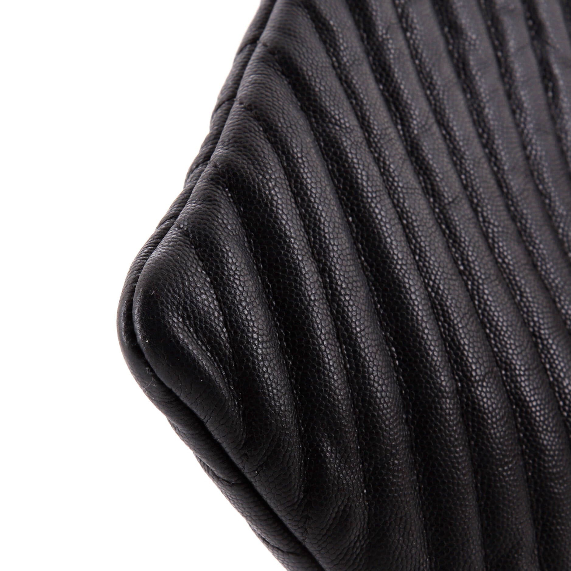 O Case Clutch Chevron Caviar Medium