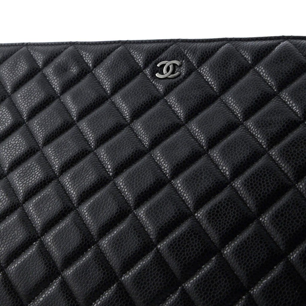 O Case Clutch Quilted Caviar Large