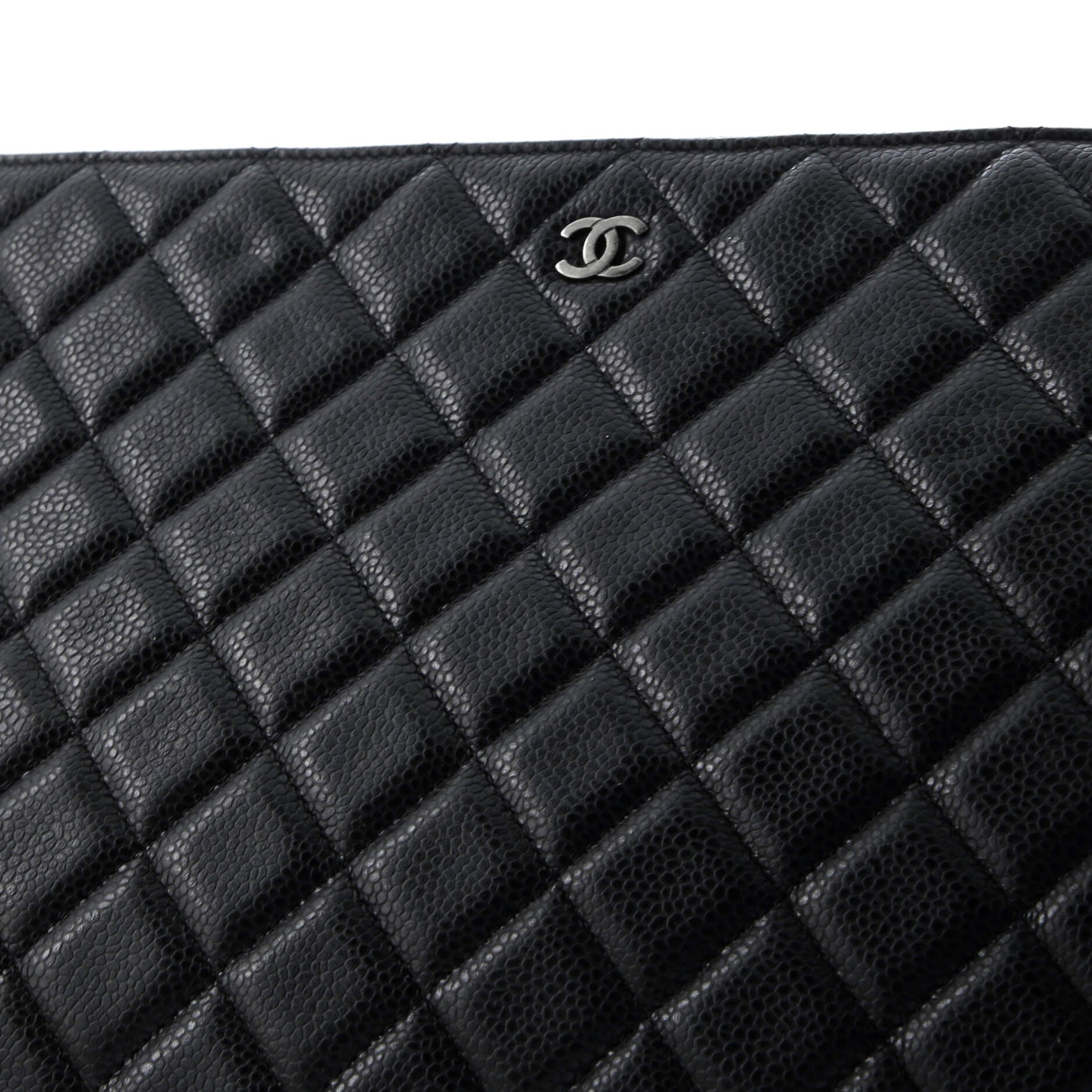 O Case Clutch Quilted Caviar Large