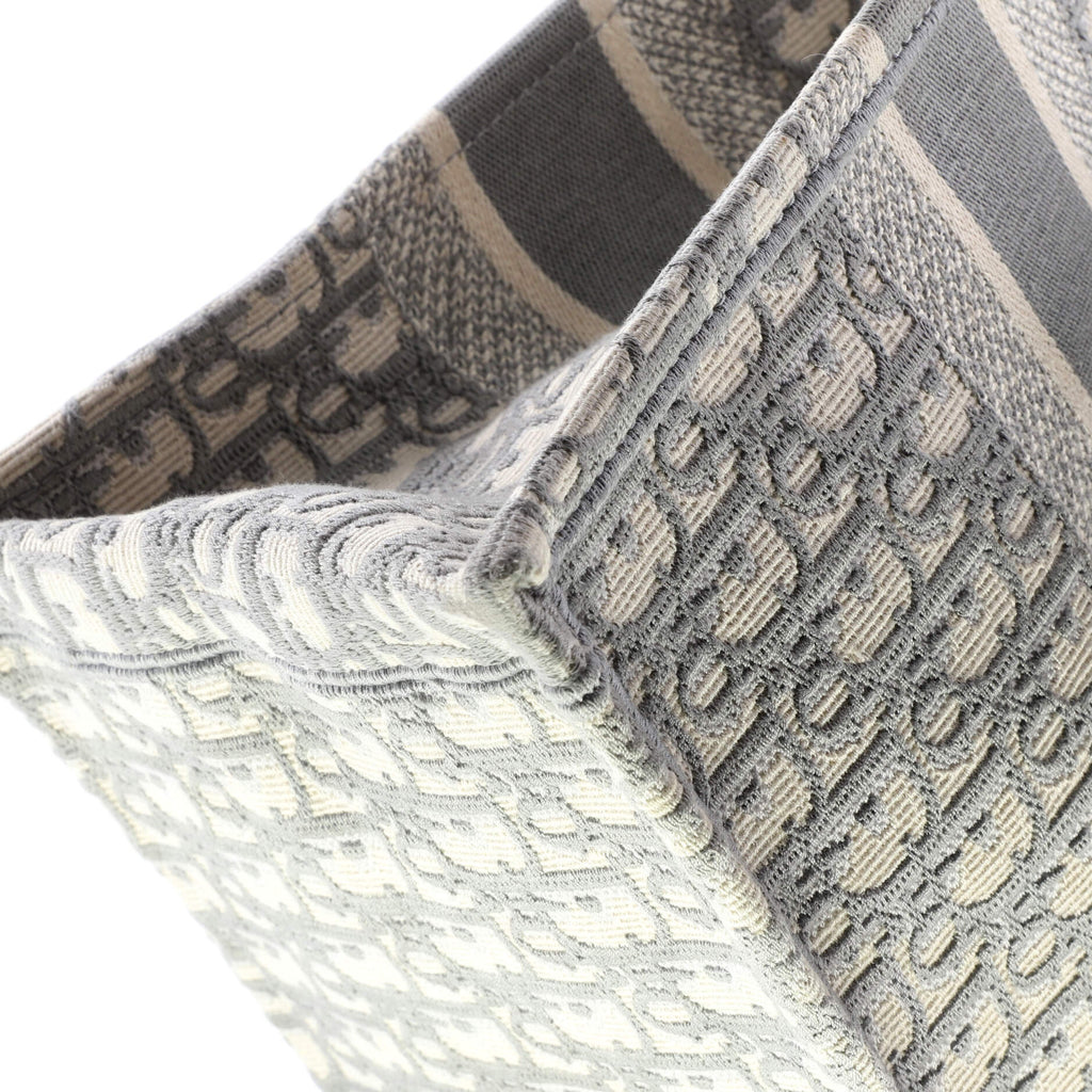 Book Tote Oblique Canvas Medium