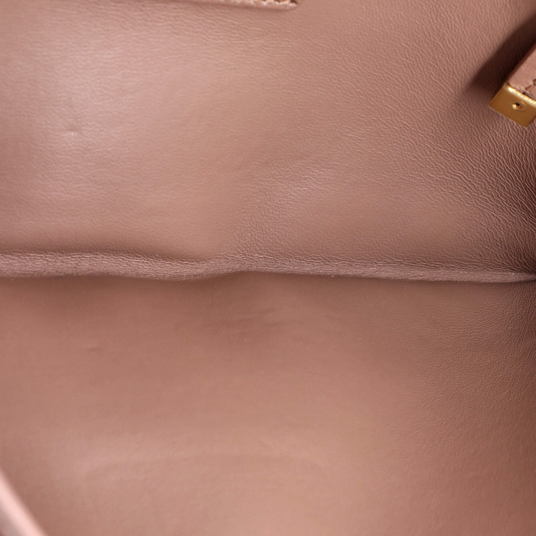 30 Montaigne Clutch Leather