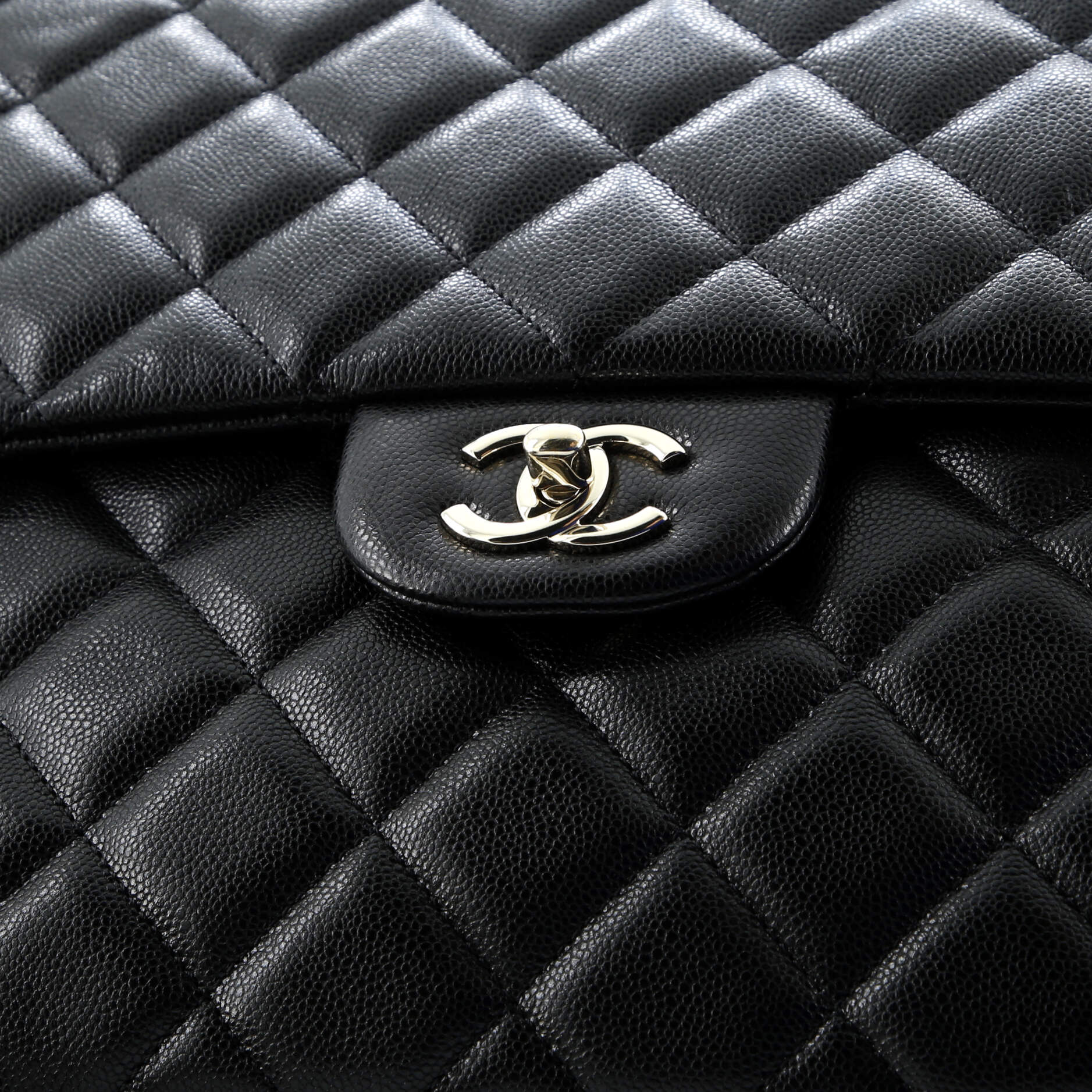 XXL Travel Flap Bag Quilted Caviar Small