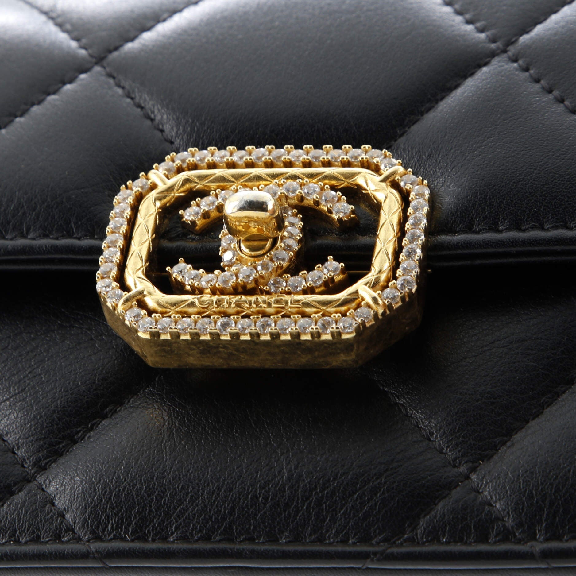 Crystal Geometric Frame CC Clutch with Chain Quilted Calfskin