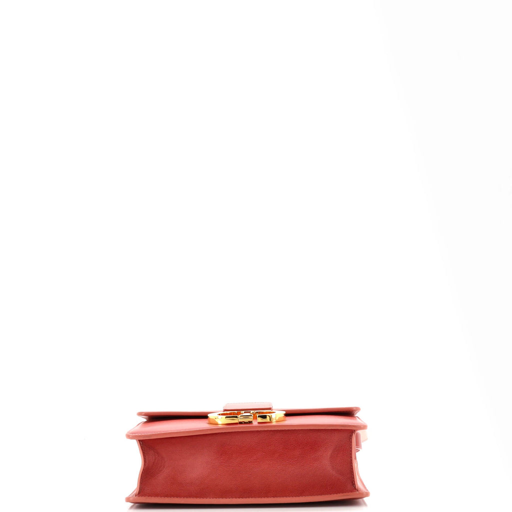 30 Montaigne Flap Bag Gradient Leather