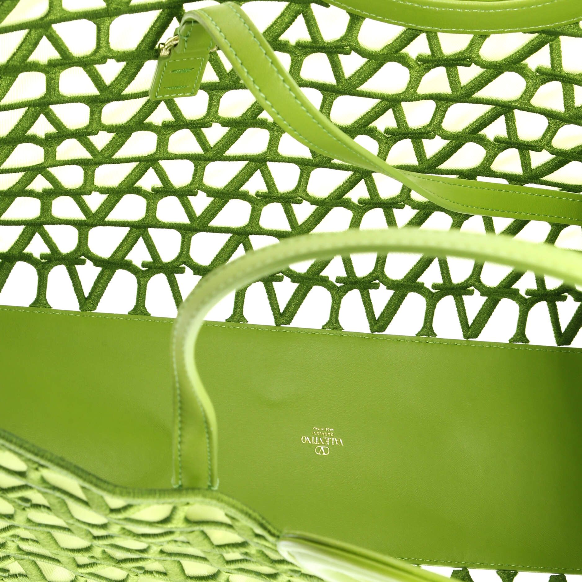 Le Troisieme Tote Toile Mesh Iconographe and Goatskin Medium