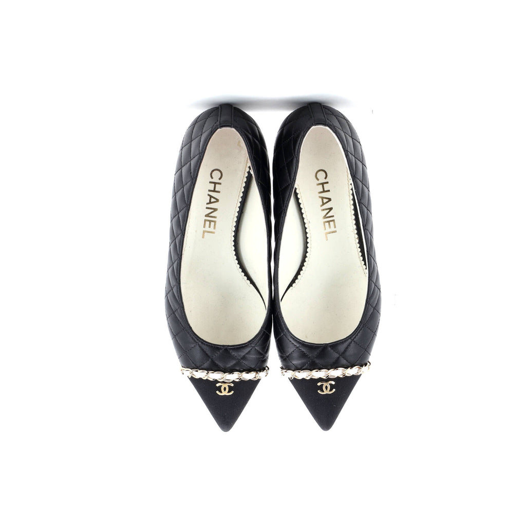 Women's CC Chain Pointed Cap Toe Pumps Quilted Leather with Grosgrain
