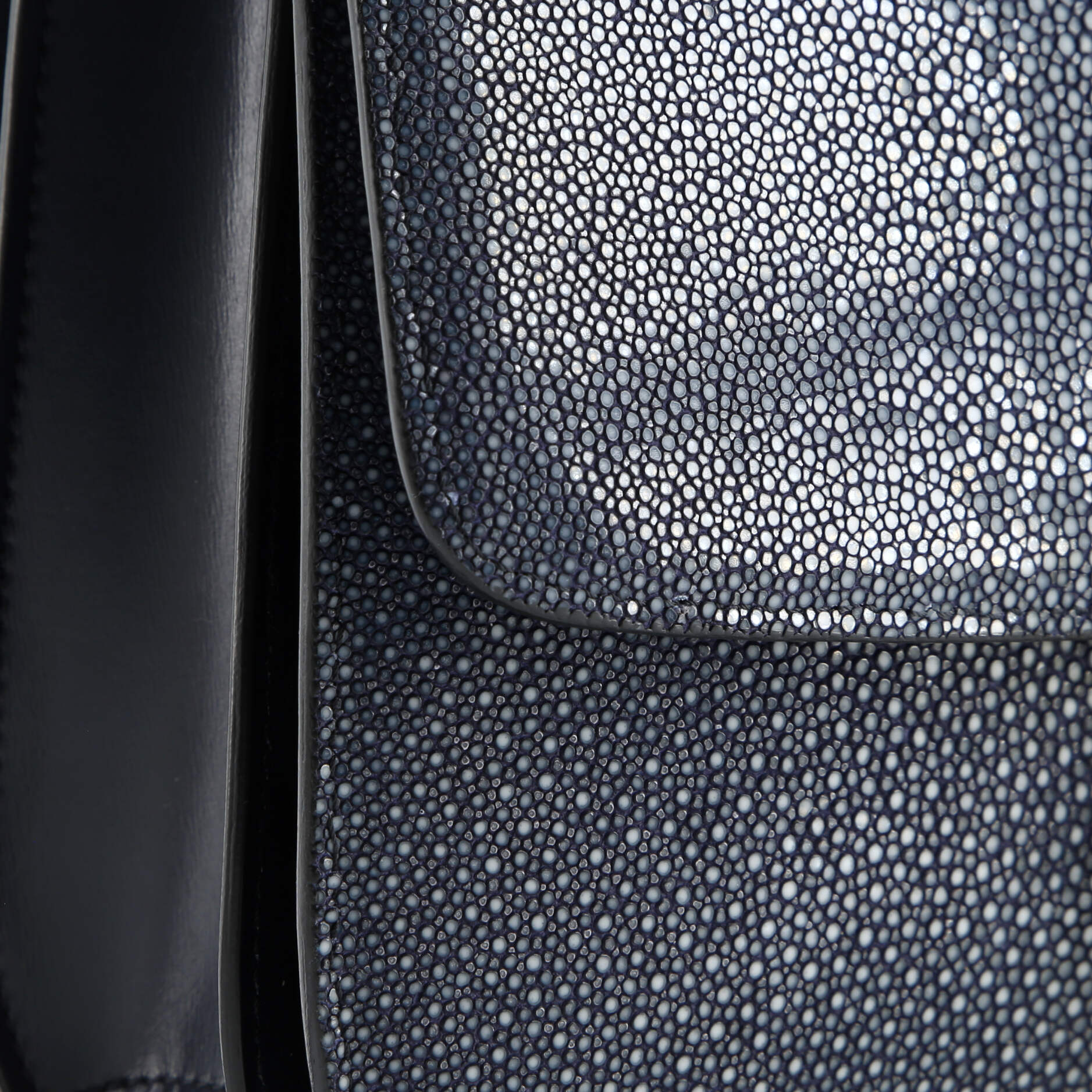 Classic Box Bag Stingray Medium