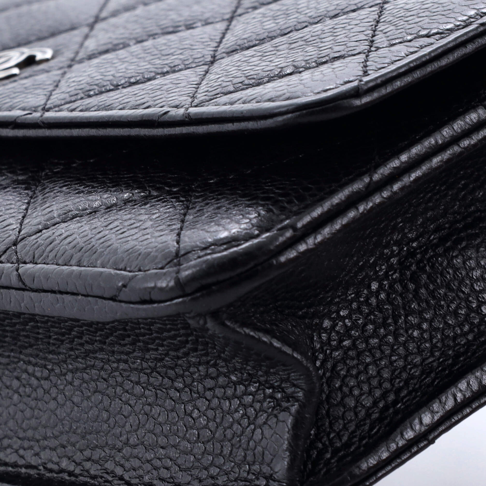 Wallet on Chain Quilted Caviar