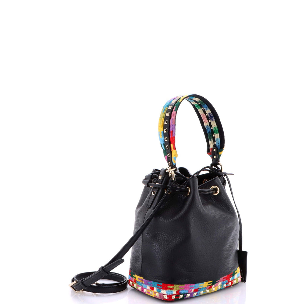 Geo Bucket bag Leather with Embroidered Detail