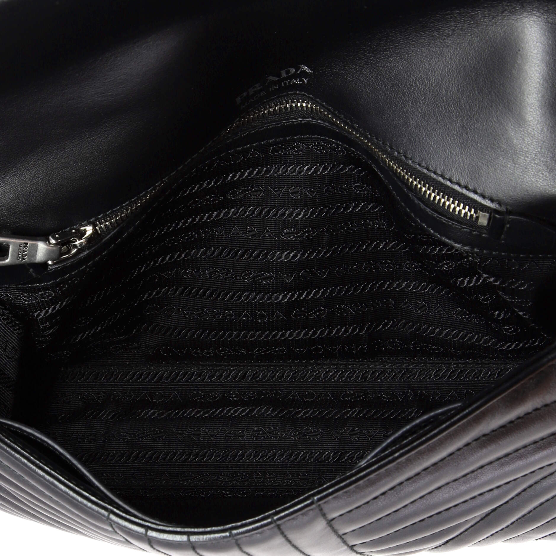 Chain Flap Shoulder Bag Diagramme Quilted Leather Medium