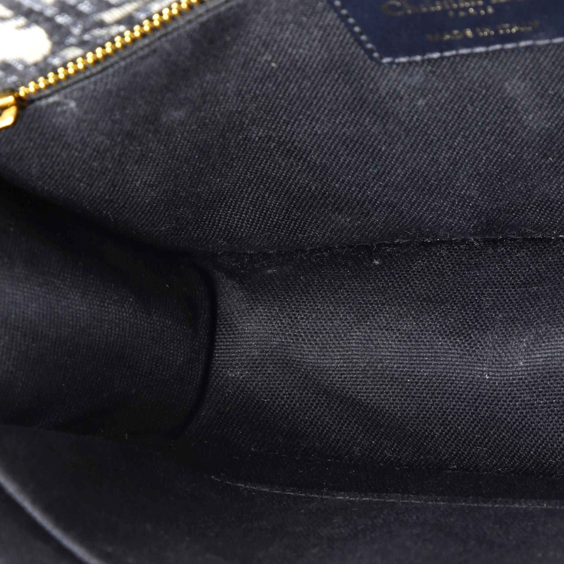 30 Montaigne Flap Bag Oblique Canvas