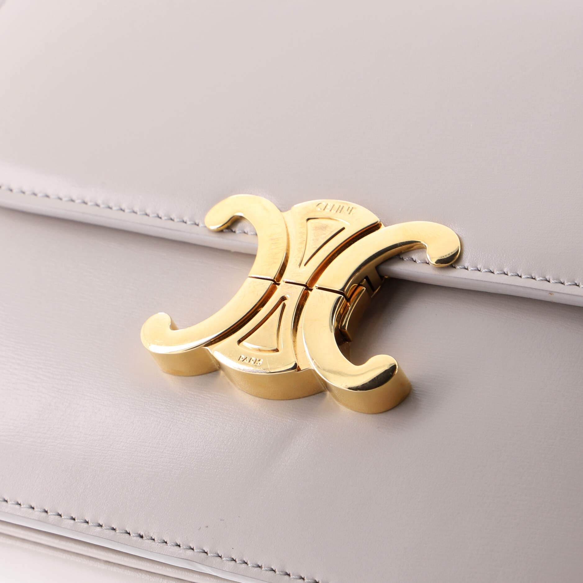Triomphe Shoulder Bag Smooth Calfskin Medium