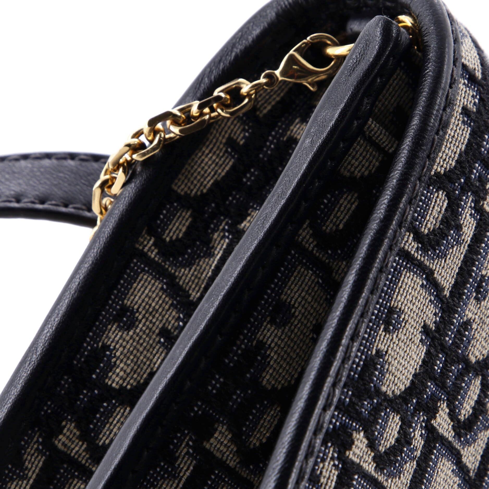 30 Montaigne 2-in-1 Pouch Oblique Canvas