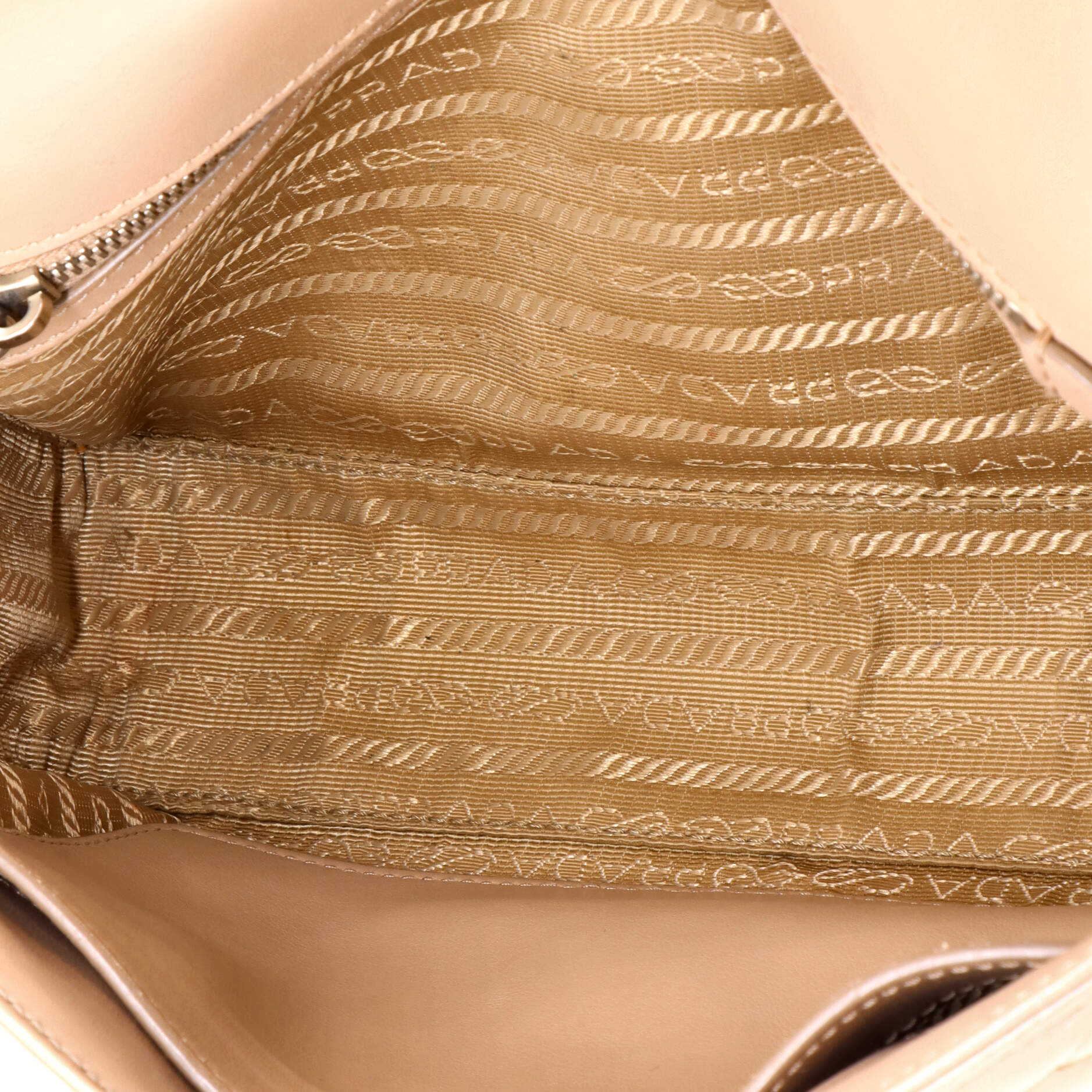 Chain Flap Shoulder Bag Diagramme Quilted Leather Medium