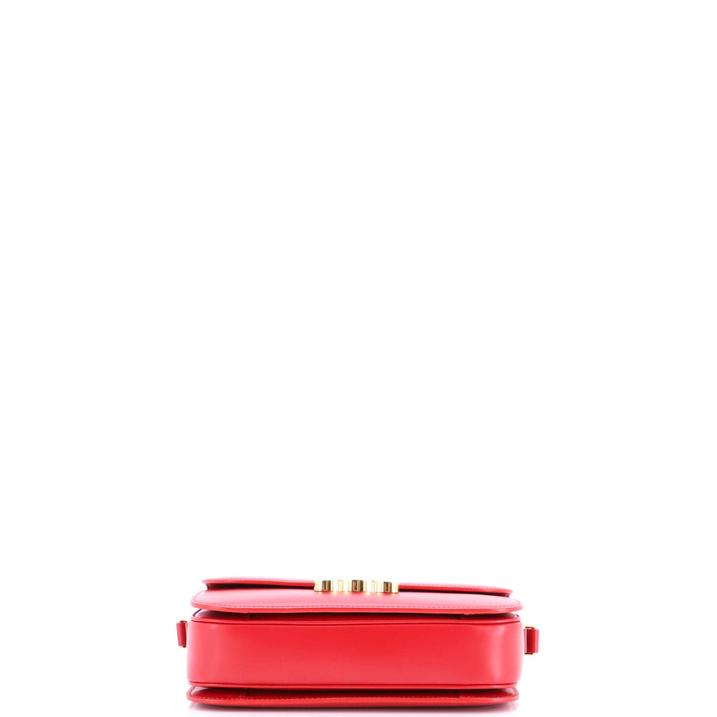 Triomphe Shoulder Bag Smooth Calfskin Medium
