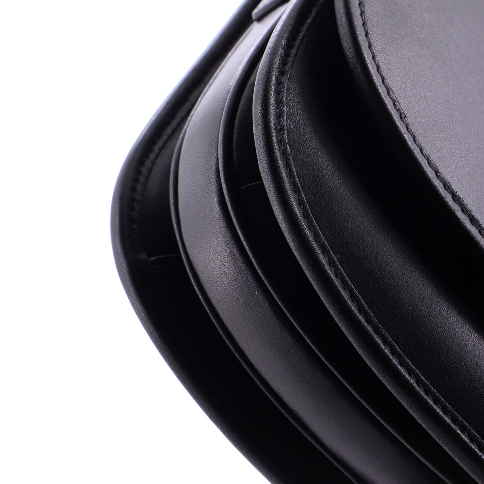 Besace Triomphe Shoulder Bag Leather Medium