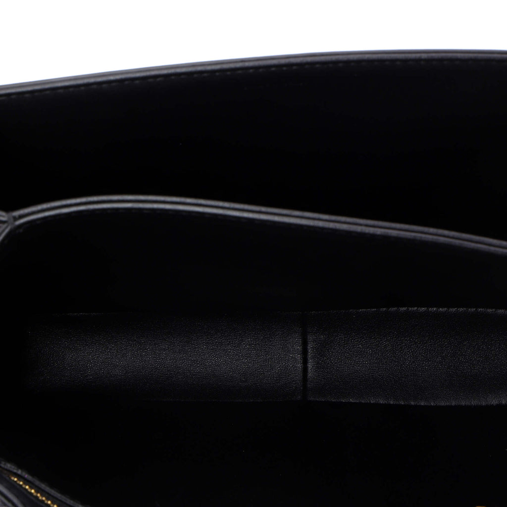 Triomphe Shoulder Bag Smooth Calfskin Medium