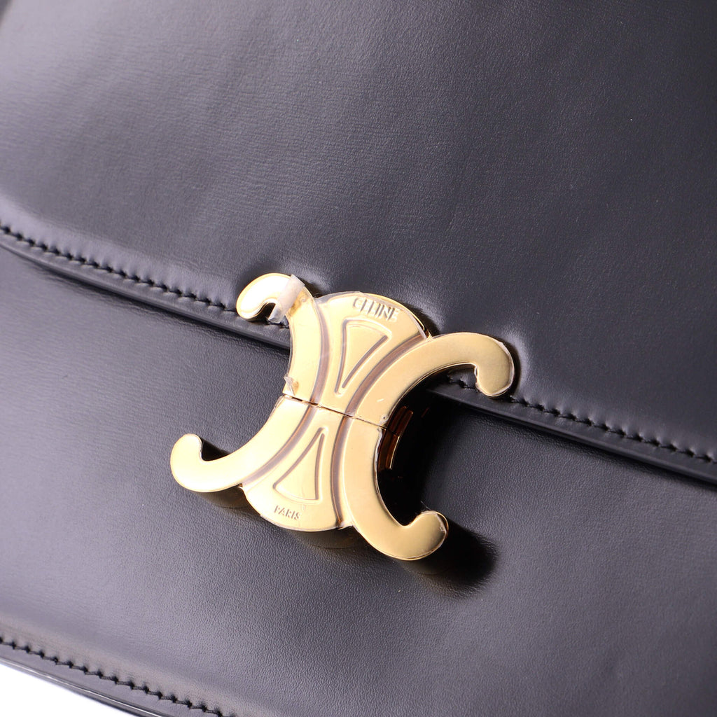 Triomphe Shoulder Bag Smooth Calfskin Medium