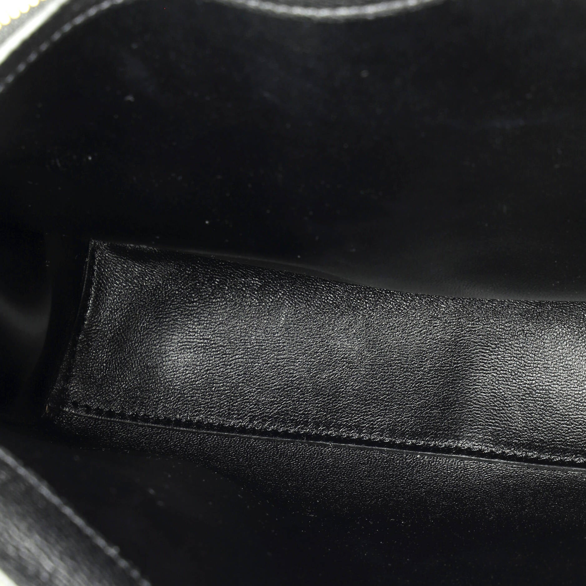 16 Top Handle Bag Grained Calfskin Medium