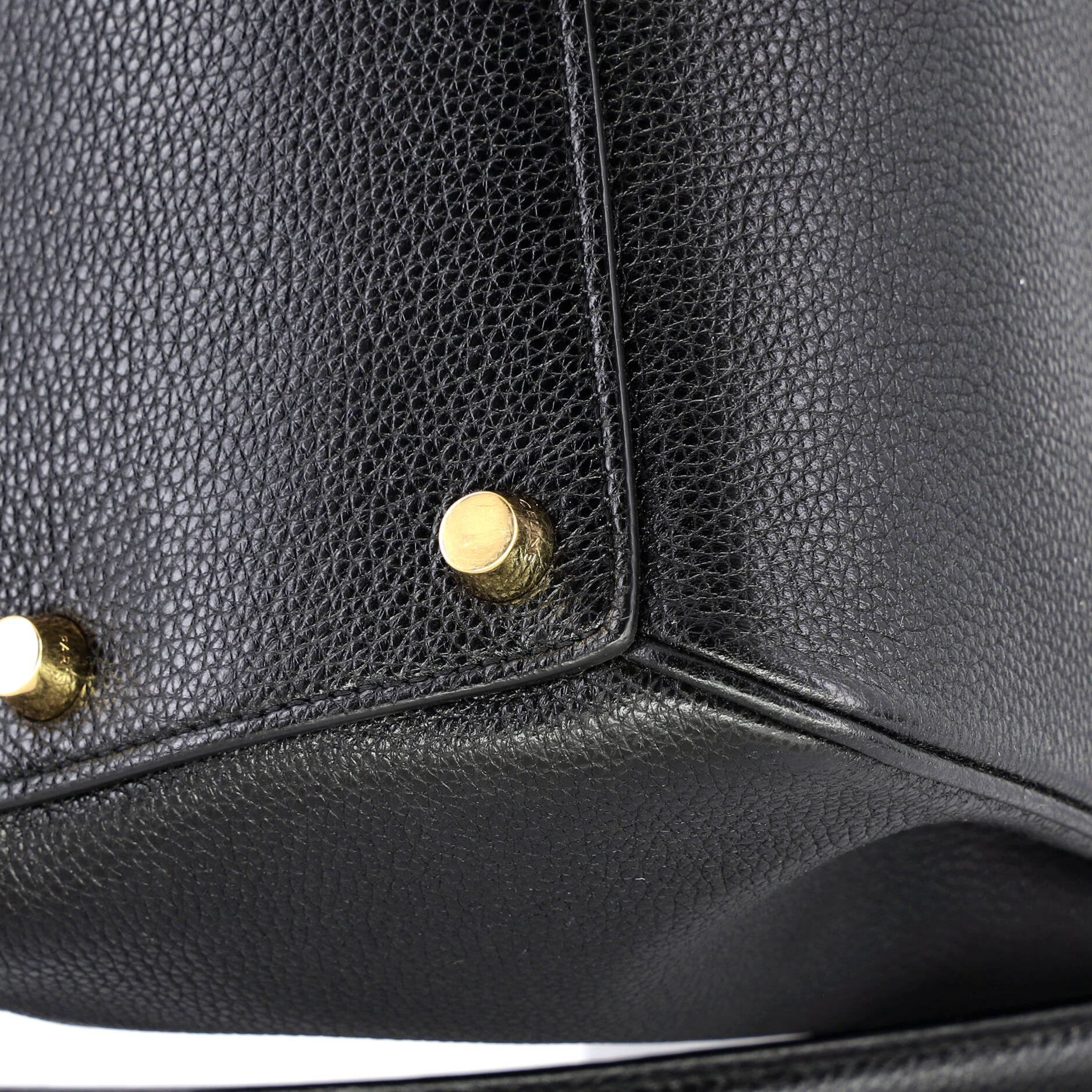 16 Top Handle Bag Grained Calfskin Medium