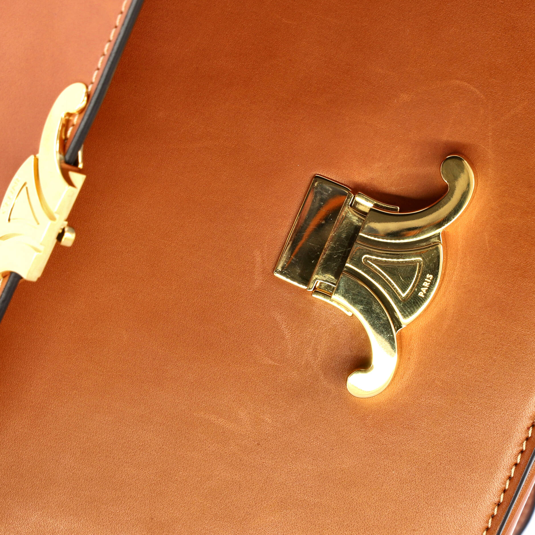 Triomphe Shoulder Bag Smooth Calfskin Medium