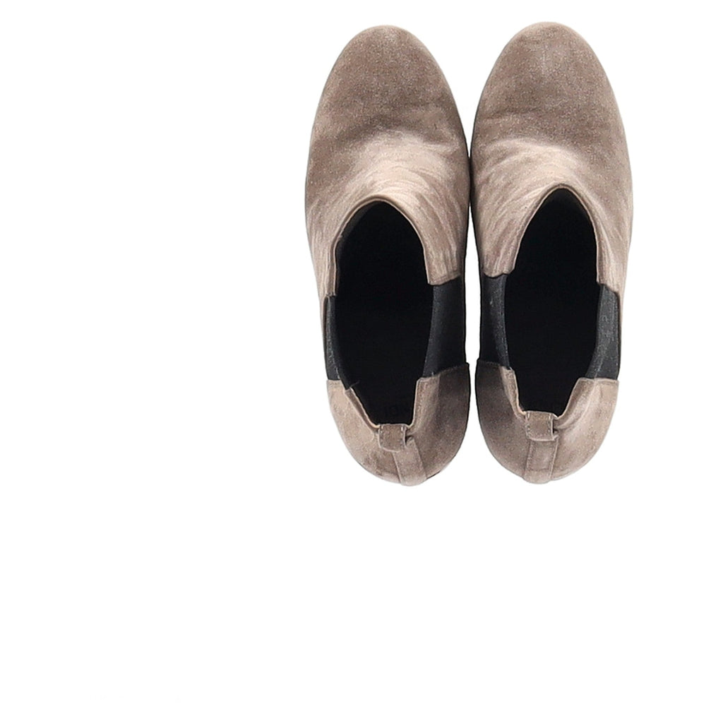 Fendi High-Heeled Chelsea Boots in Brown Suede