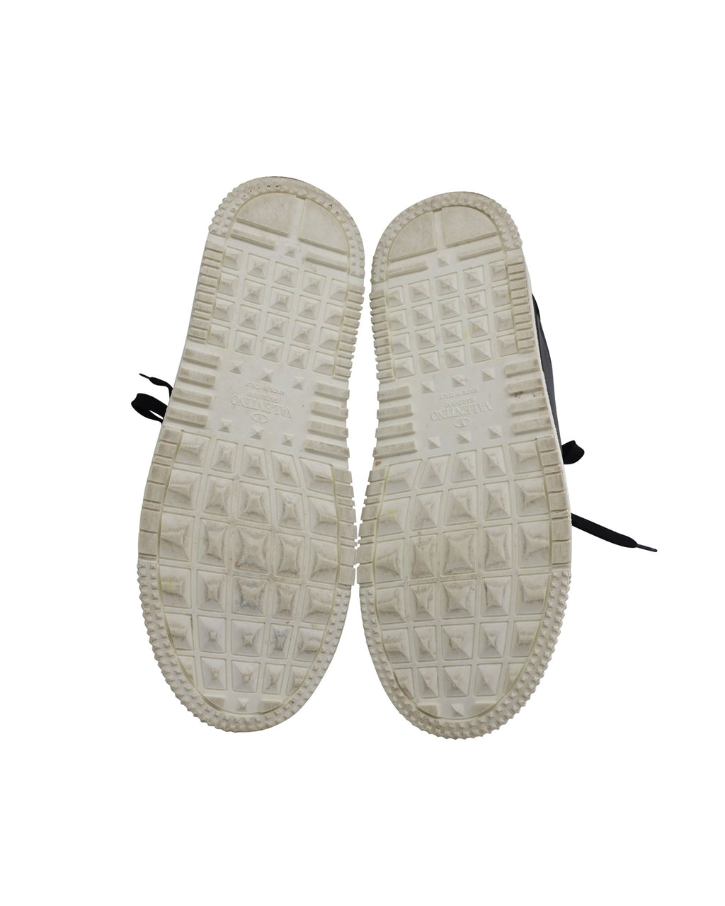 Valentino Garavani Low Top Sneakers in Black Leather