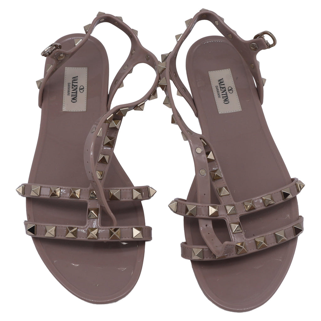 Valentino Garavani Rockstud Flat Sandals in Beige Rubber